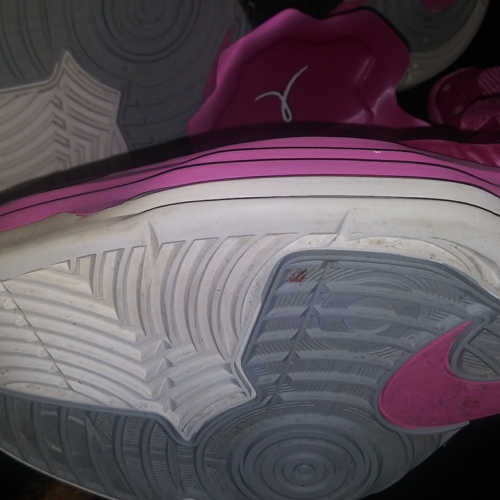 Pink nikes - Picture 2 of 3